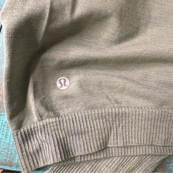 Lululemon Keep the Heat Thermal Long Sleeve Shirt Size Medium - Picture 10 of 13